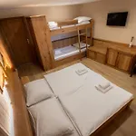 Lakebled House *