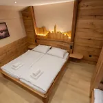 Lakebled House