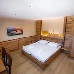 Lakebled House Bed & Breakfast