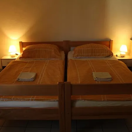 Hostel Back Budget *