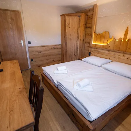 Lakebled House Bed & Breakfast *